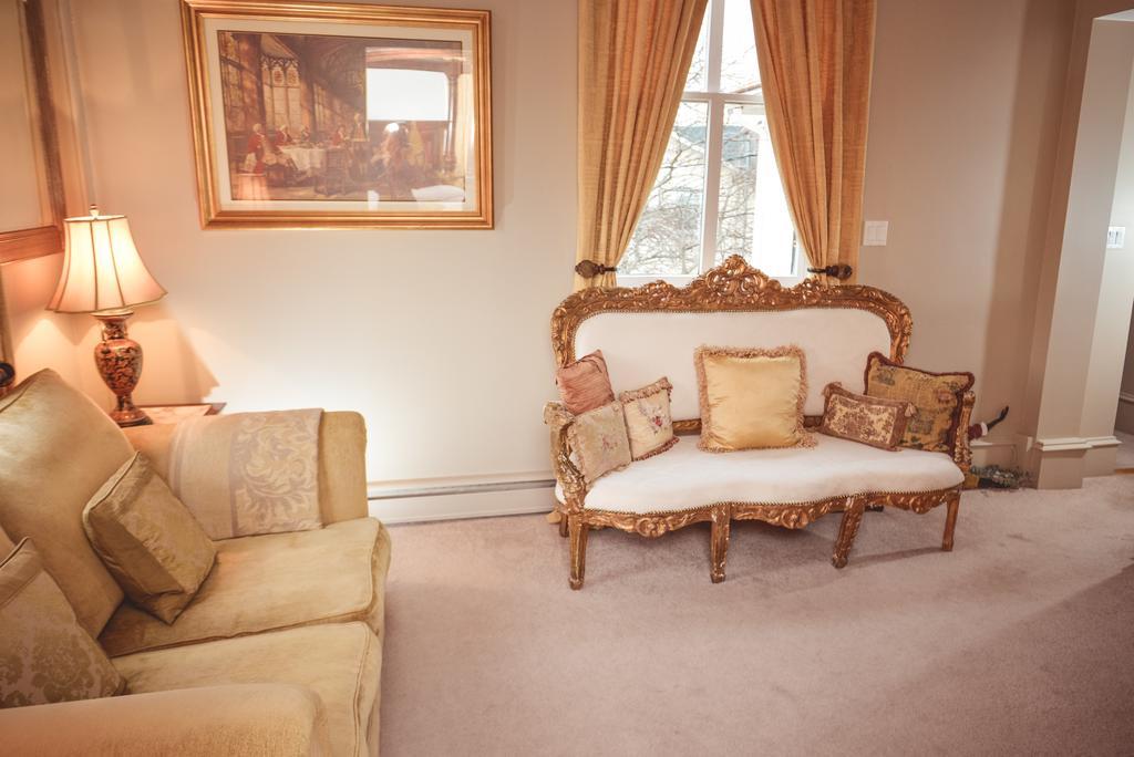 Guest house The Georgian Residence Luxury Boutique Suites Niagara Falls